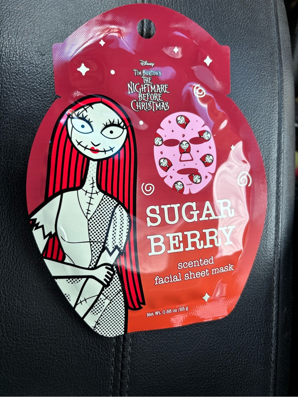 2 The Nightmare Before Christmas Sugar Berry Scented Facial Sheet Mask - set 2
